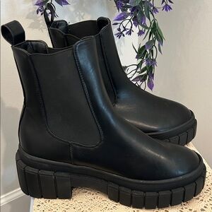 READY SALTED Chunky Platform Boots Black Stretchy Sides New Size 39/8